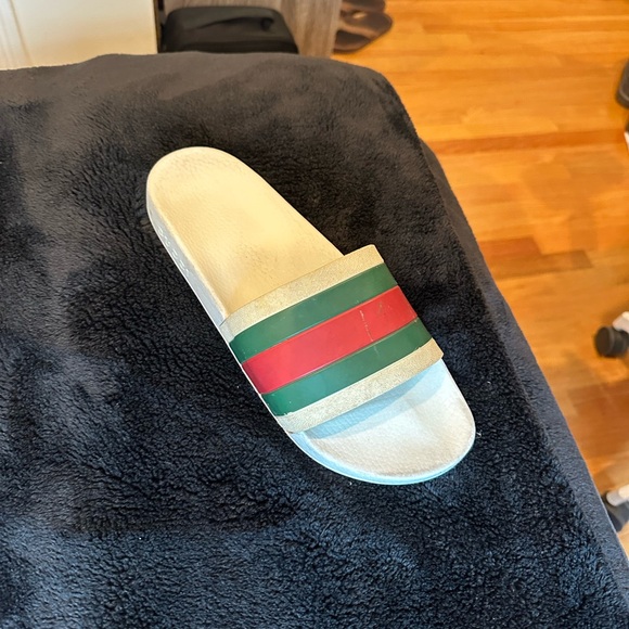 Gucci Slide 100% Authentic Size 10 *Right shoe only* - Picture 2 of 4